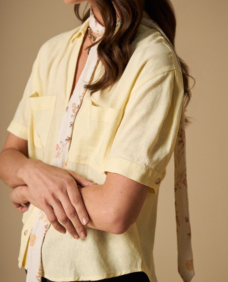 Camisa manga corta con bolsillos frontales para mujer - Amarillo 34_111H004_AMA110616_3