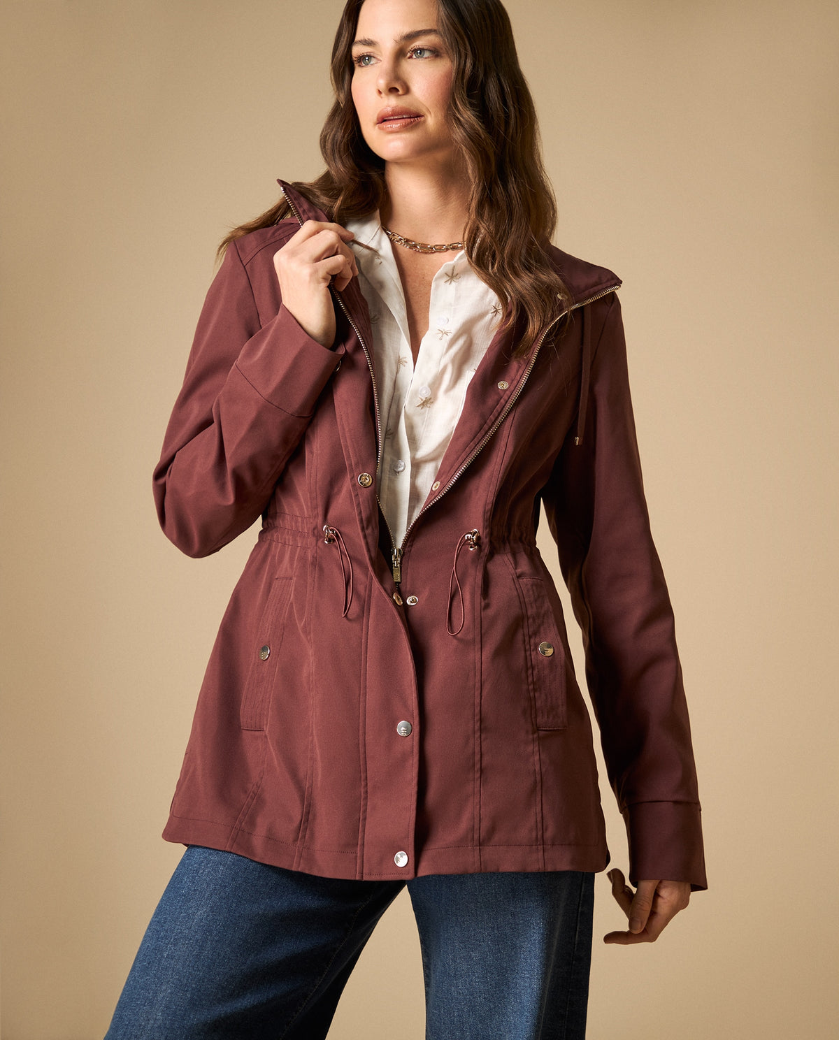 Chaqueta con capucha y cordones ajustables para mujer - Café 34_121H919_CAF181142_0