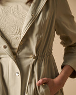 Chaqueta con capucha y cordones ajustables para mujer - Verde 34_121H919_VER170208_3