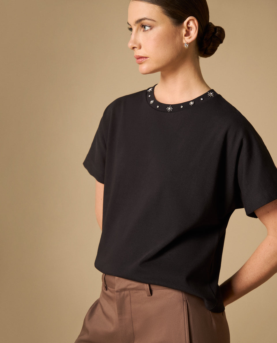 Camiseta cuello redondo con detalles metálicos para mujer - Negro 34_401H008_NEG190303_3