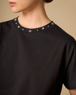 Camiseta cuello redondo con detalles metálicos para mujer - Negro 34_401H008_NEG190303_4