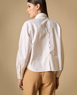 Camisa cuello clásico con cadenas doradas para mujer - Blanco 34_411H005_BLA110601_5