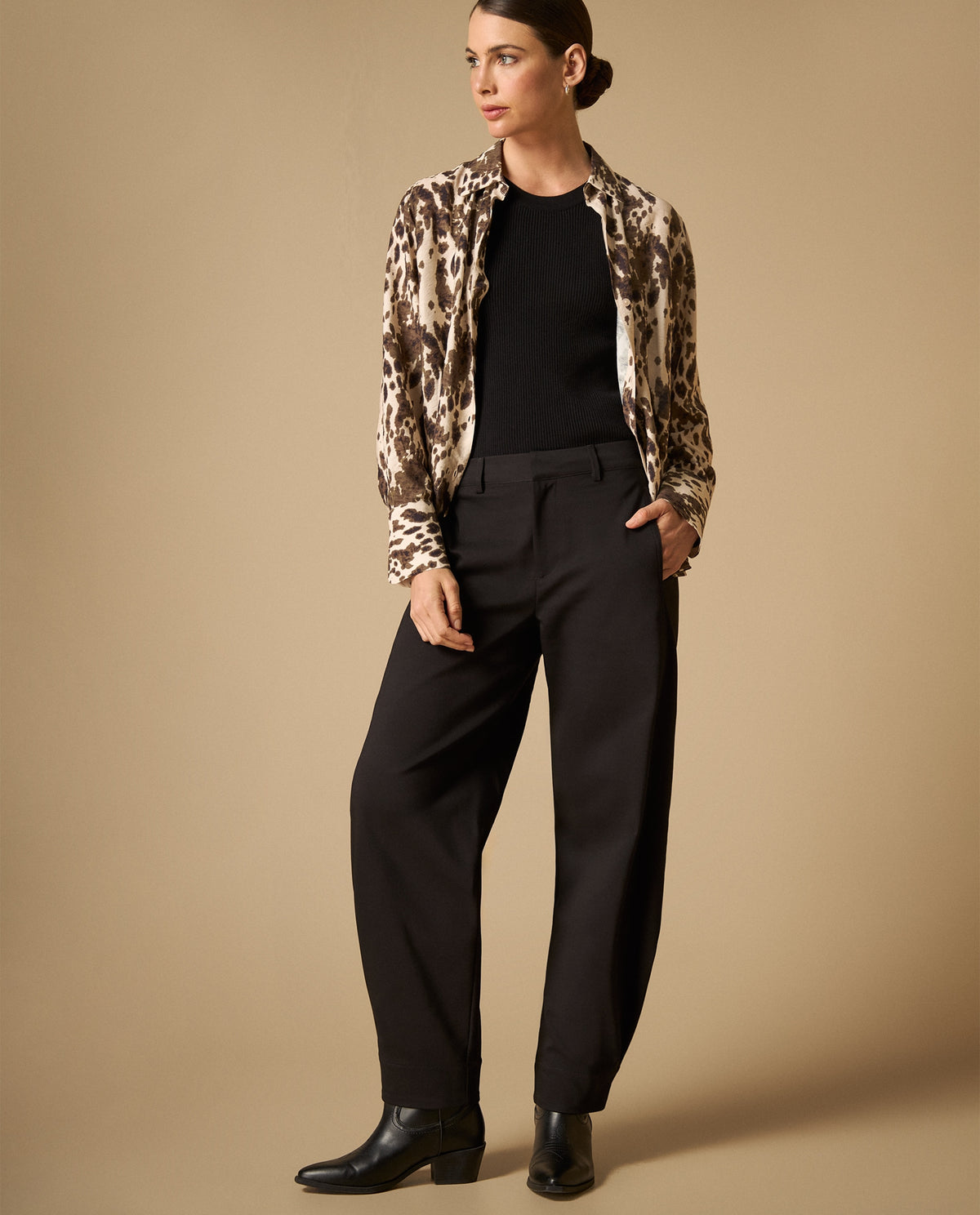 Pantalón amplio con bolsillos frontales para mujer - Negro 34_431H004_NEG190303_0
