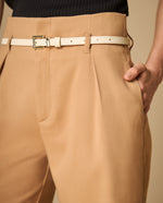 Shorts bermuda con cinturón y pliegues frontales para mujer - Café 34_451H000_CAF171320_4