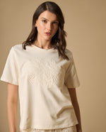 Camiseta manga corta con bordado floral en relieve para mujer - Crudo 34_601H202_CRU110110_0