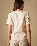 Camiseta manga corta con bordado floral en relieve para mujer - Crudo 34_601H202_CRU110110_4
