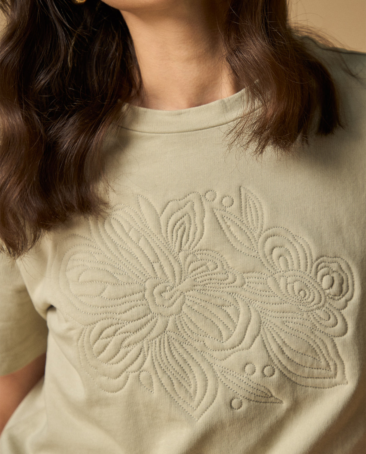 Camiseta manga corta con bordado floral en relieve para mujer - Verde 34_601H202_VER144504_3