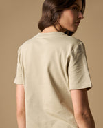 Camiseta manga corta con bordado floral en relieve para mujer - Verde 34_601H202_VER144504_5
