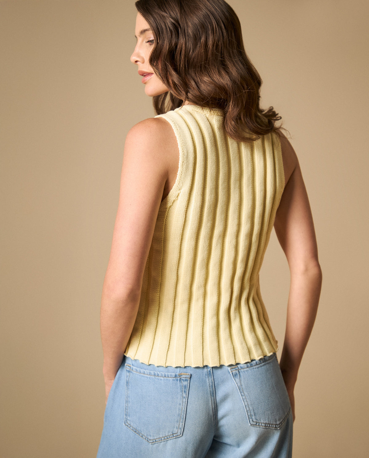 Camiseta sin mangas acanalada con escote en V para mujer - Amarillo 34_601H208_AMA130822_4