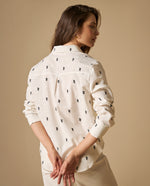 Camisa clásica con motivos botánicos bordados para mujer - Crudo 34_611H010_CRU111001_5