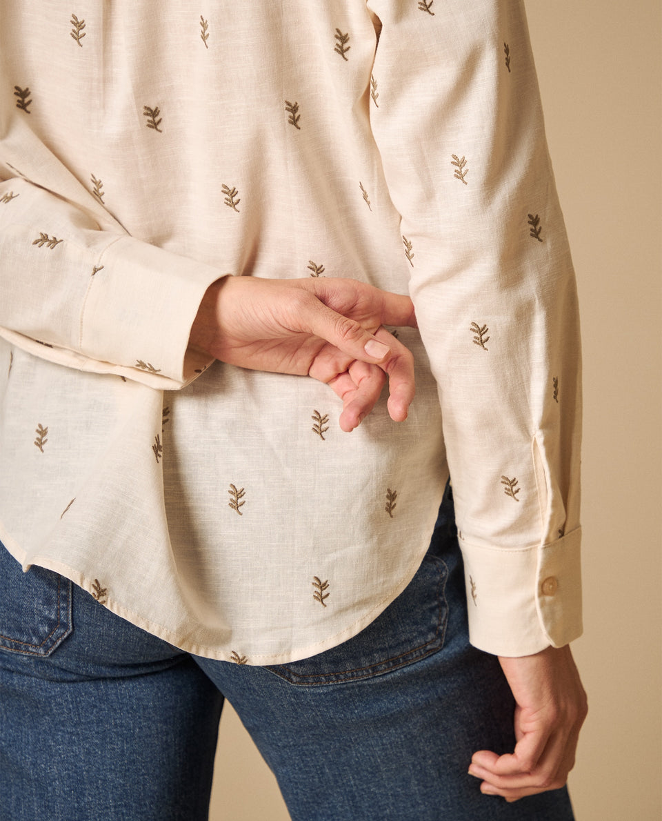 Camisa clásica con motivos botánicos bordados para mujer - Crudo 34_611H010_CRU130905_6