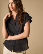 Camisa manga corta con rayas finas verticales para mujer - Negro 34_611H020_NEG190303_0