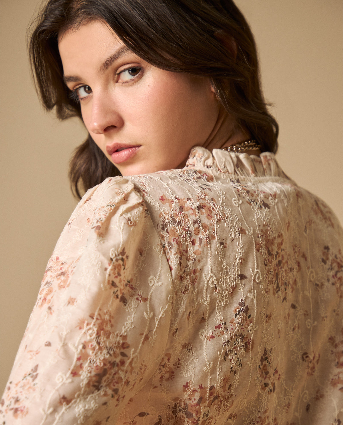 Camisa con bordados artesanales y detalles de encaje - Rosa 34_611H201_ROS111305_3