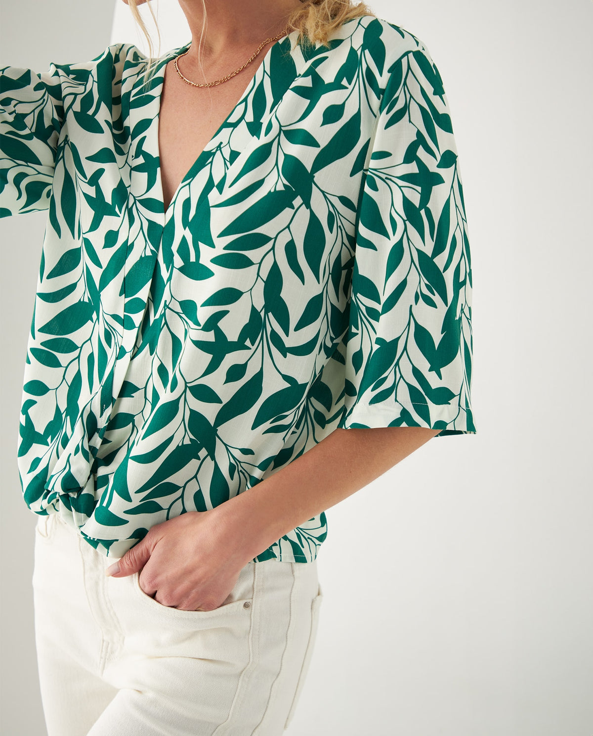Camisa de tela fluida para mujer - Crudo 34_612F021_CRU110602_3