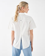 Camisa clásica de botones para mujer - Crudo 34_612F048_CRU110602_4