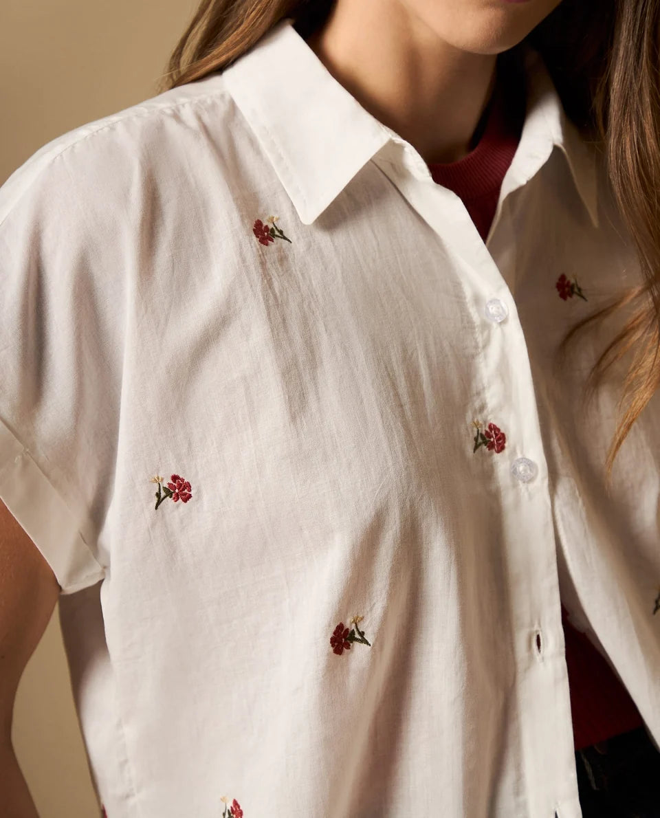 Prueba - Camisa manga corta con bordado floral y cuello camisero - Crudo