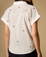 Prueba - Camisa manga corta con bordado floral y cuello camisero - Crudo