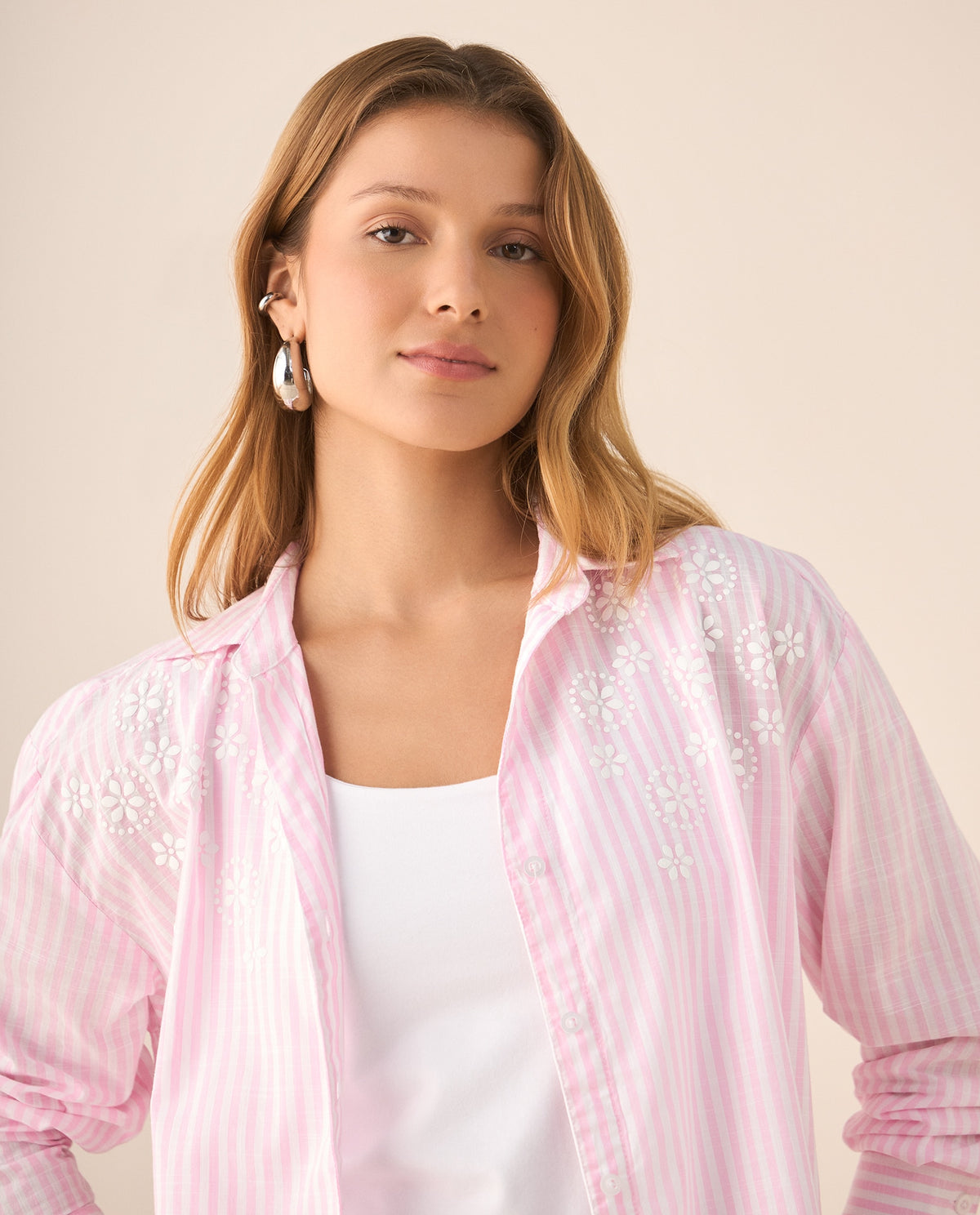 Camisa con apliques de flores para mujer - Rosa 34_615F325_ROS112511_0