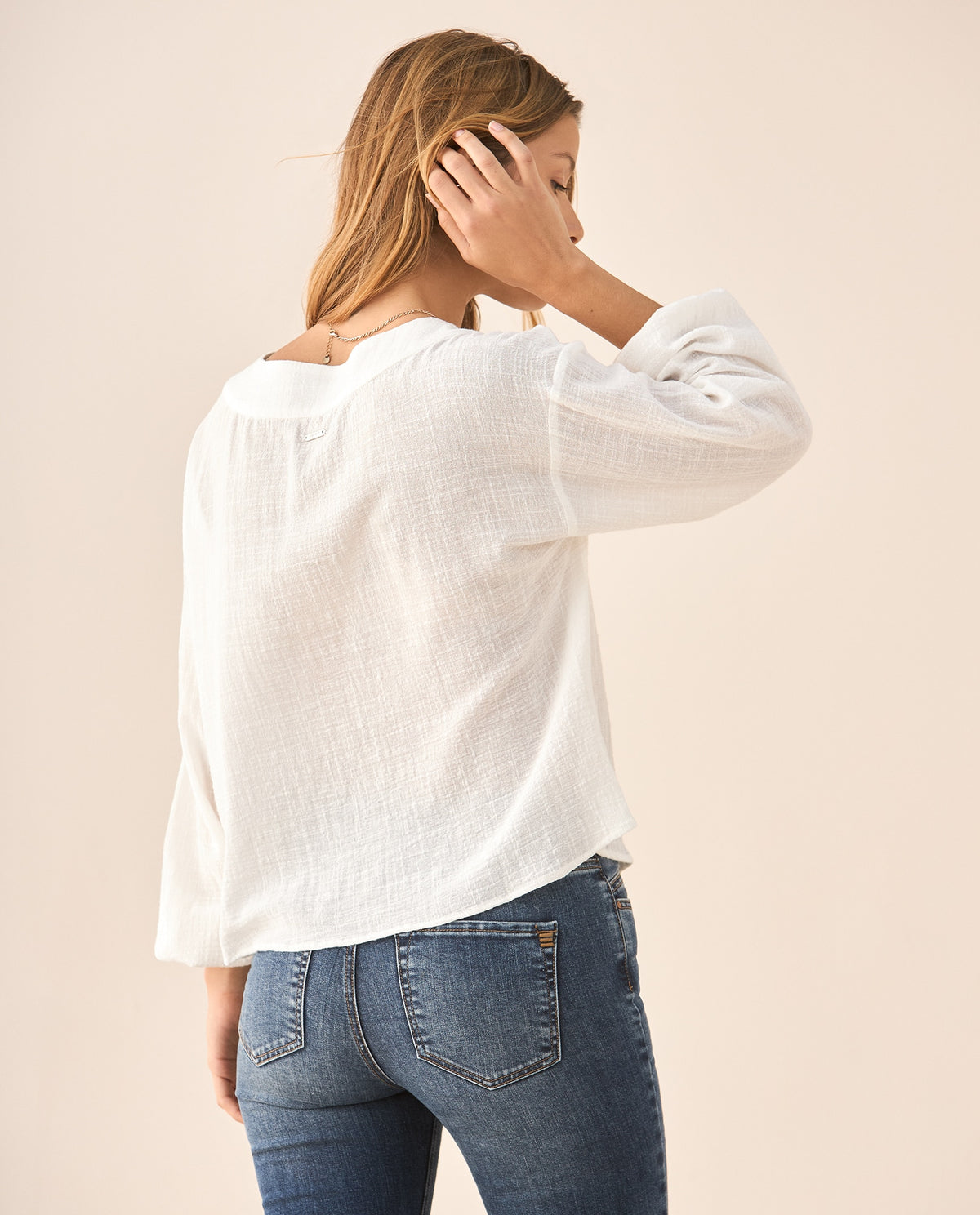 Camisa con escote en V para mujer - Crudo 34_615F329_CRU144501_4