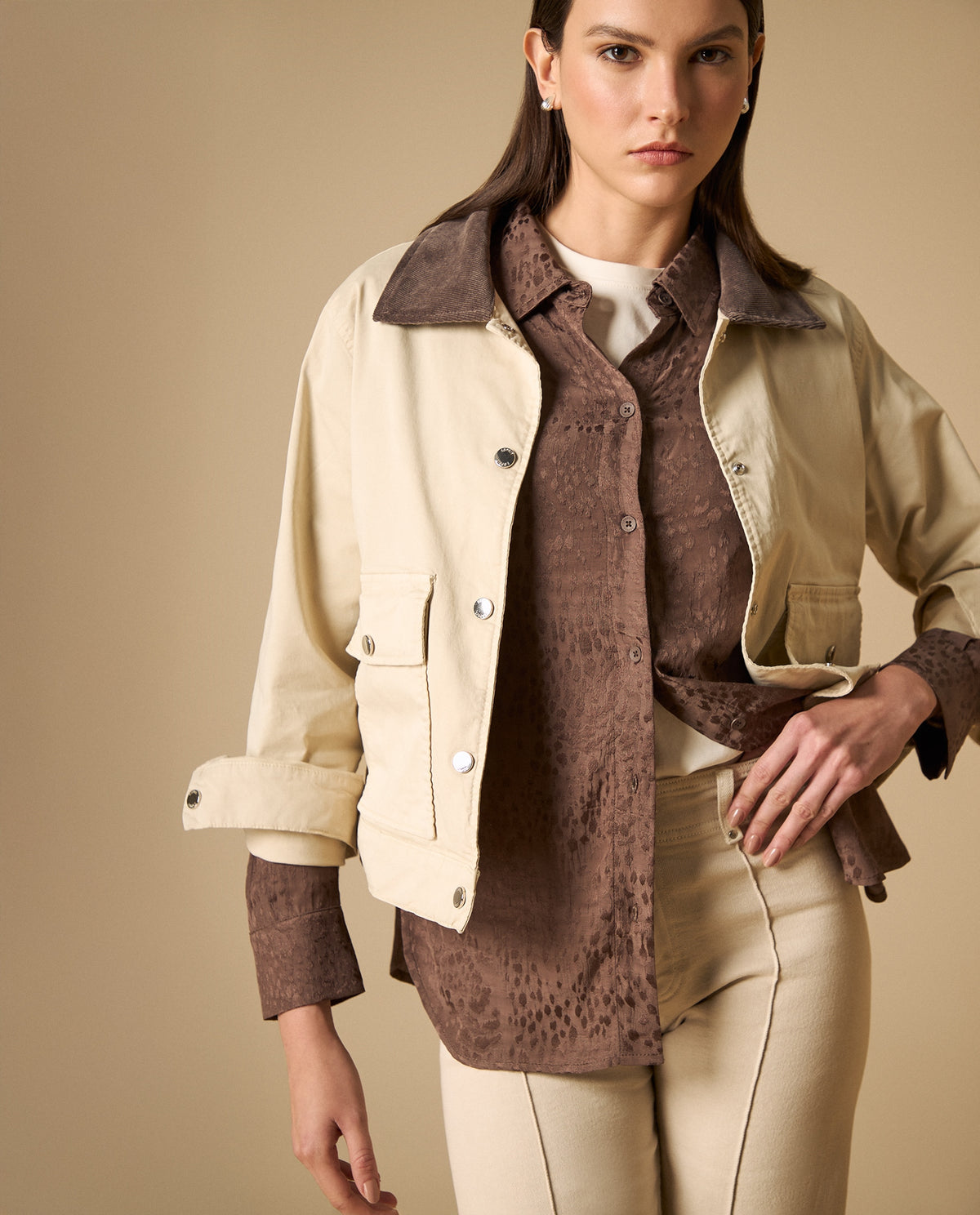 Chaqueta cropped con botones metálicos para mujer - Blanco 34_621H001_BLA110601_0