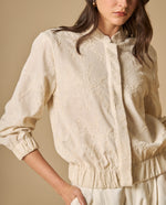 Chaqueta con bordados florales y cuello alto para mujer - Crudo 34_621H014_CRU110604_0