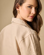 Chaqueta con bordados ornamentales en mangas para mujer - Crudo 34_621H018_CRU110602_6
