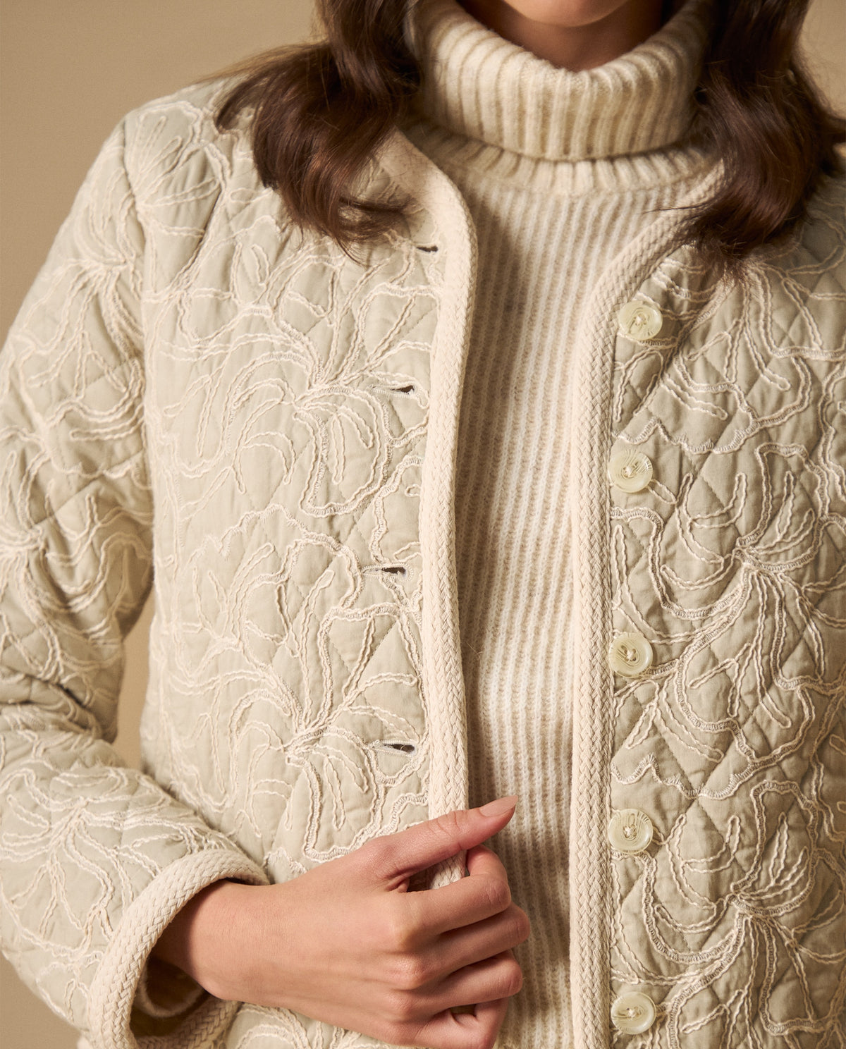 Chaqueta cropped con bordados florales acolchada para mujer - Verde 34_621H200_VER170208_3