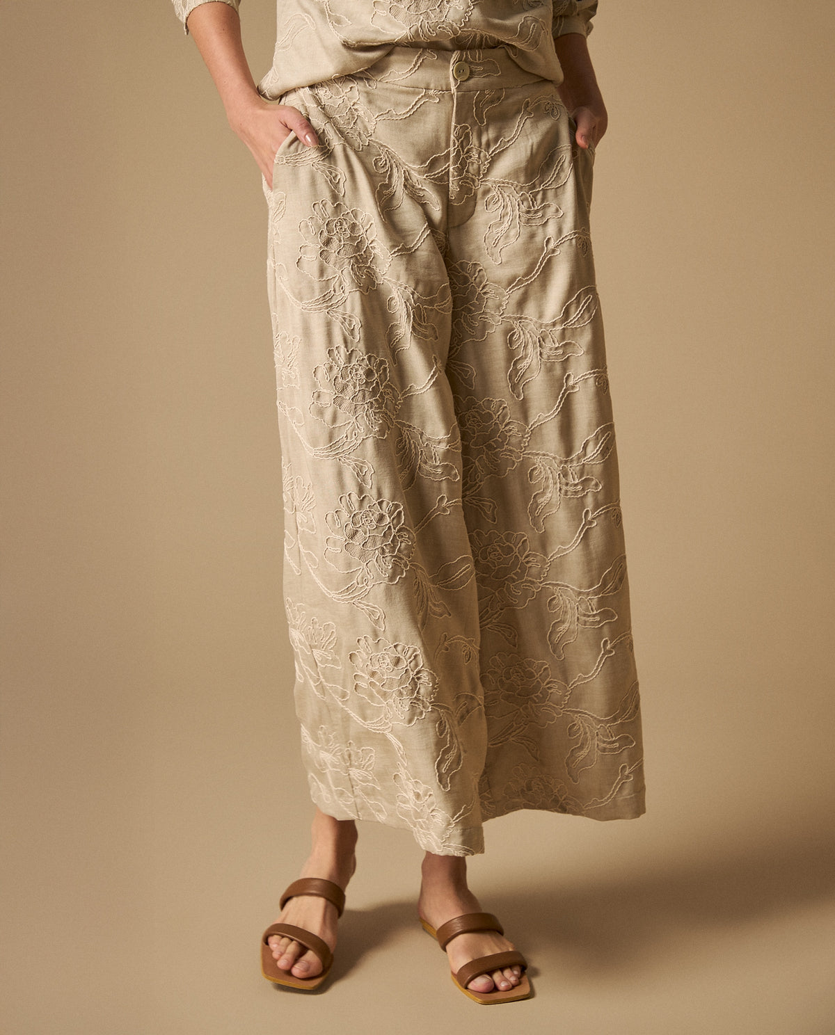 Pantalón palazzo con bordados texturizados para mujer - Beige 34_631H022_BEI151306_3