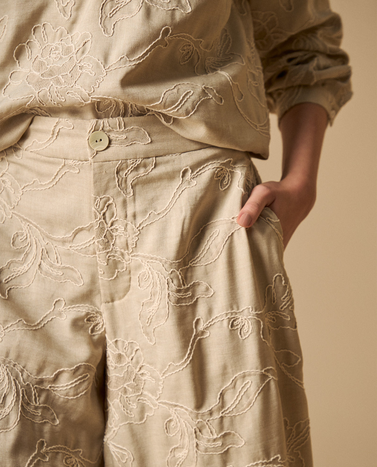 Pantalón palazzo con bordados texturizados para mujer - Beige 34_631H022_BEI151306_4