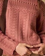 Suéter tejido con patrones de trenzas para mujer - Rosa 34_661H212_ROS141905_3