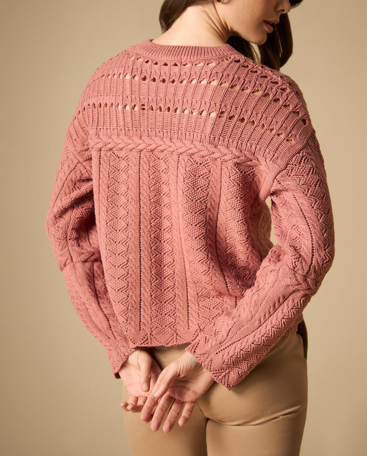 Suéter tejido con patrones de trenzas para mujer - Rosa 34_661H212_ROS141905_4