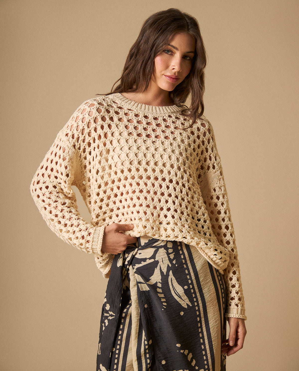 Suéter tejido con patrón calado geométrico para mujer - Crudo 34_661H223_CRU120703_4
