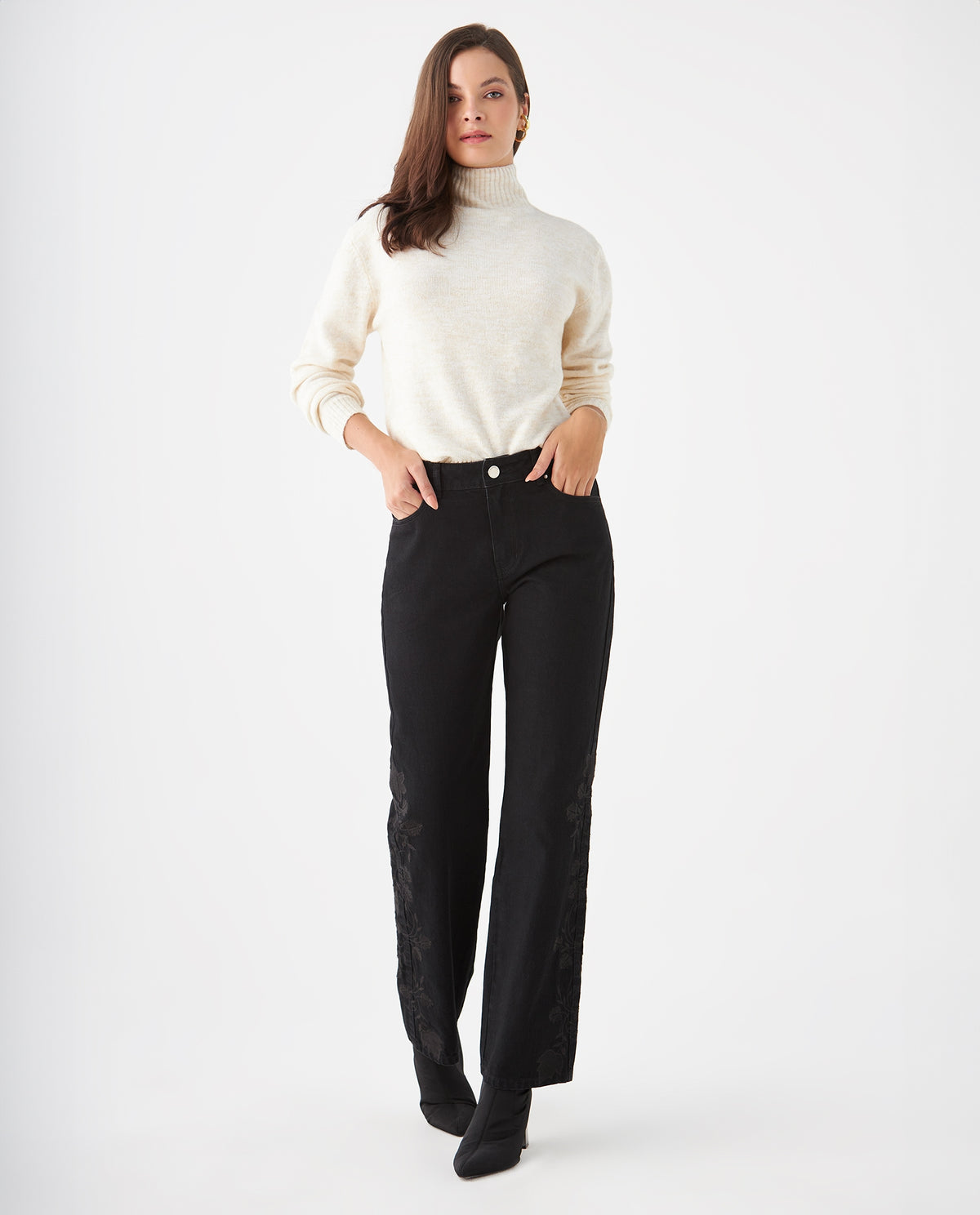 Jean Relaxed black denim para mujer - Negro 34_679F029_NEG193909_0