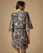 Vestido con estampado floral y cinturón - Negro 34_691H002_NEG190303_6